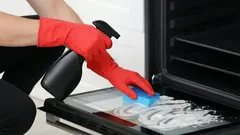 Najúčinnejší prostriedok na odstránenie starých mastných usadenín a nečistôt z vašej rúry.